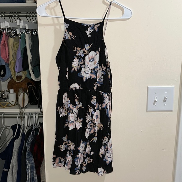 Socialite Dresses & Skirts - black floral sundress